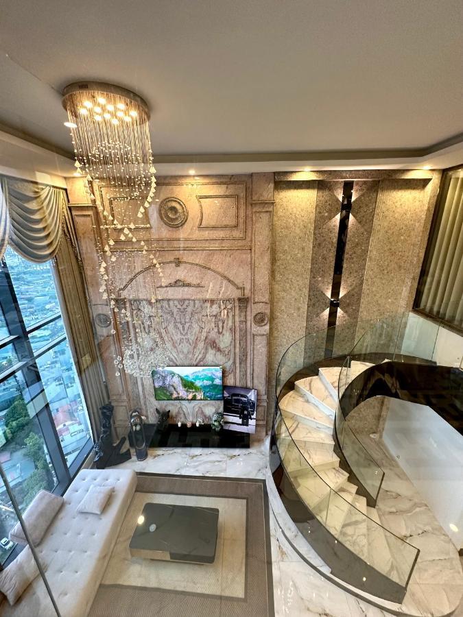 Queen Penhouse Duplex Apartment