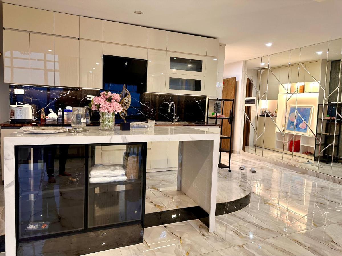 Queen Penhouse Duplex Apartment Hanoi
