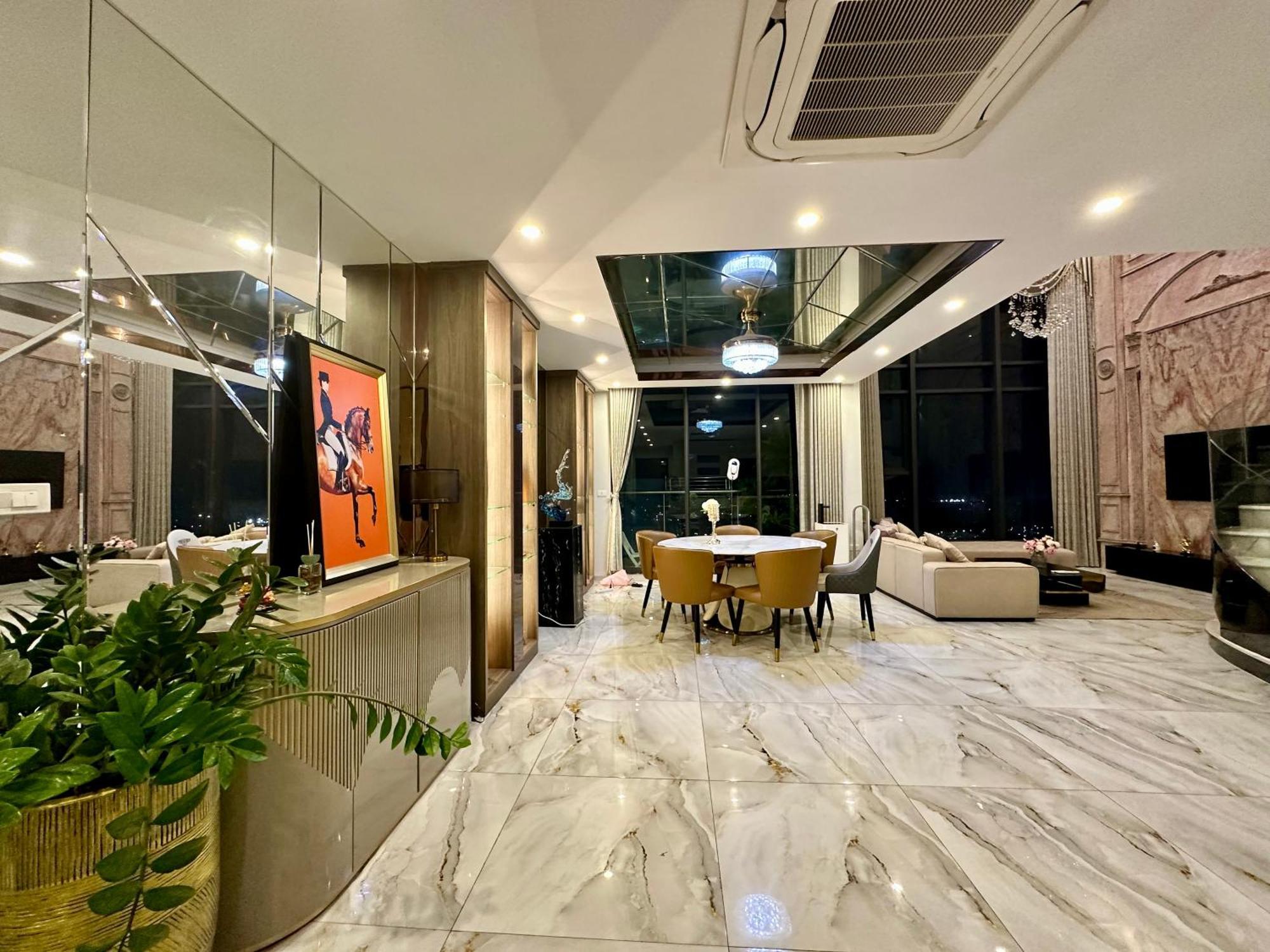 Queen Penhouse Duplex Apartment
