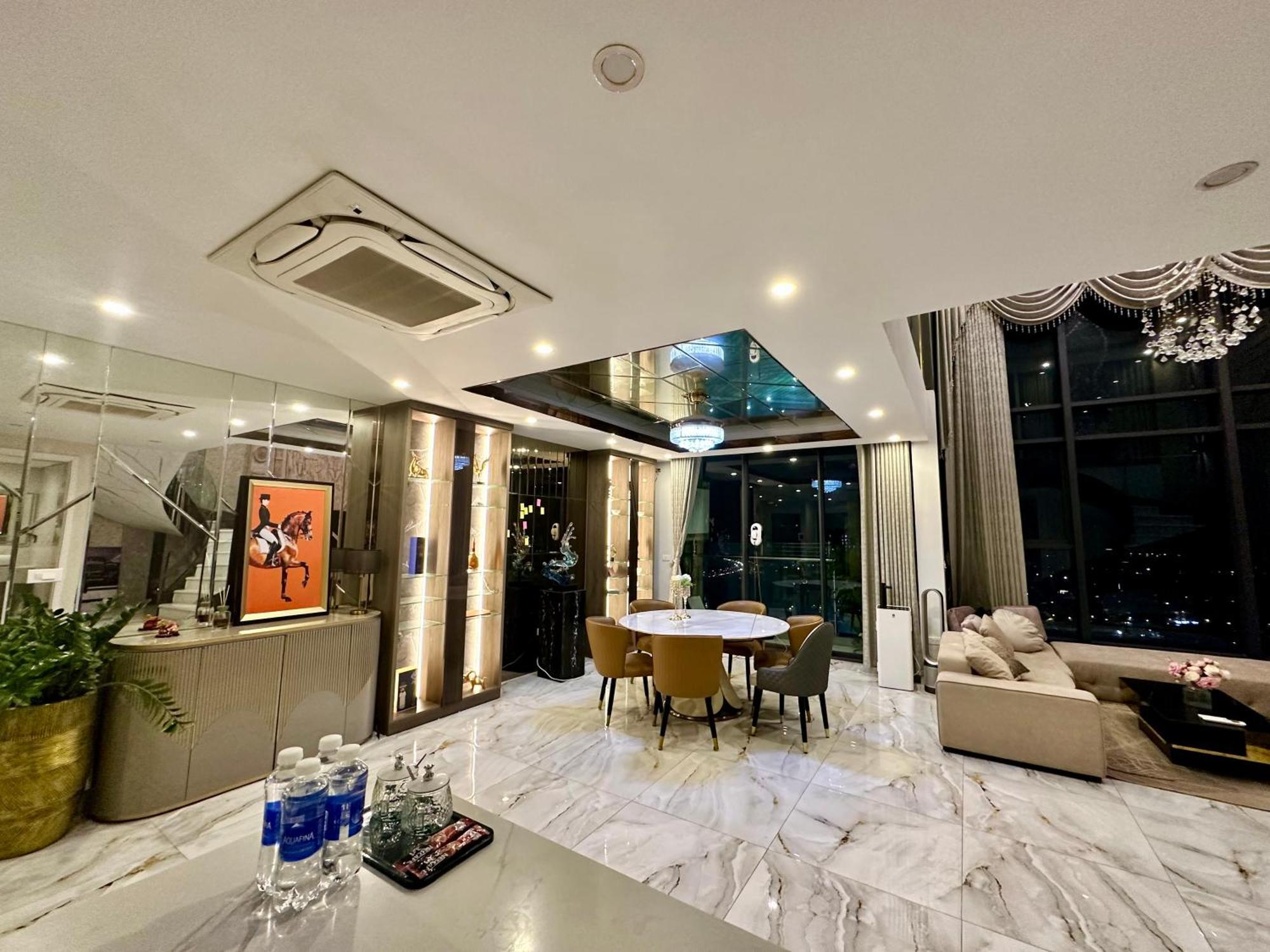 Queen Penhouse Duplex *