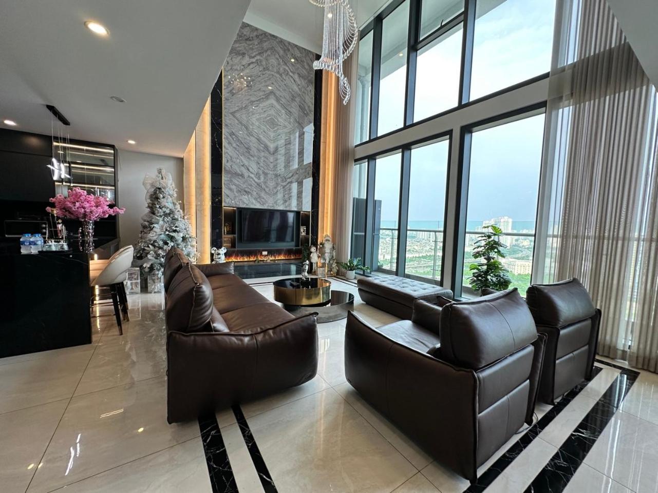 Queen Penhouse Duplex Hanoi